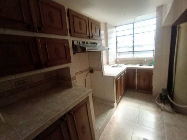 seturinca's tweet photo. Se vende apartamento de 67 mtrs2 con 3 habitaciones y puesto de estacionamiento ubicado en Pedro Camejo - Caracas   

Posee:  

67 mtrs2 
3 Habitaciones 🛏️ 
1 baños 🚽 
1 Puesto de estacionamiento 🚘 

Para más información, nos puede escribir al DM. 🤳🏻
 
#apartamento #caracas https://t.co/Wxh00ozUWT