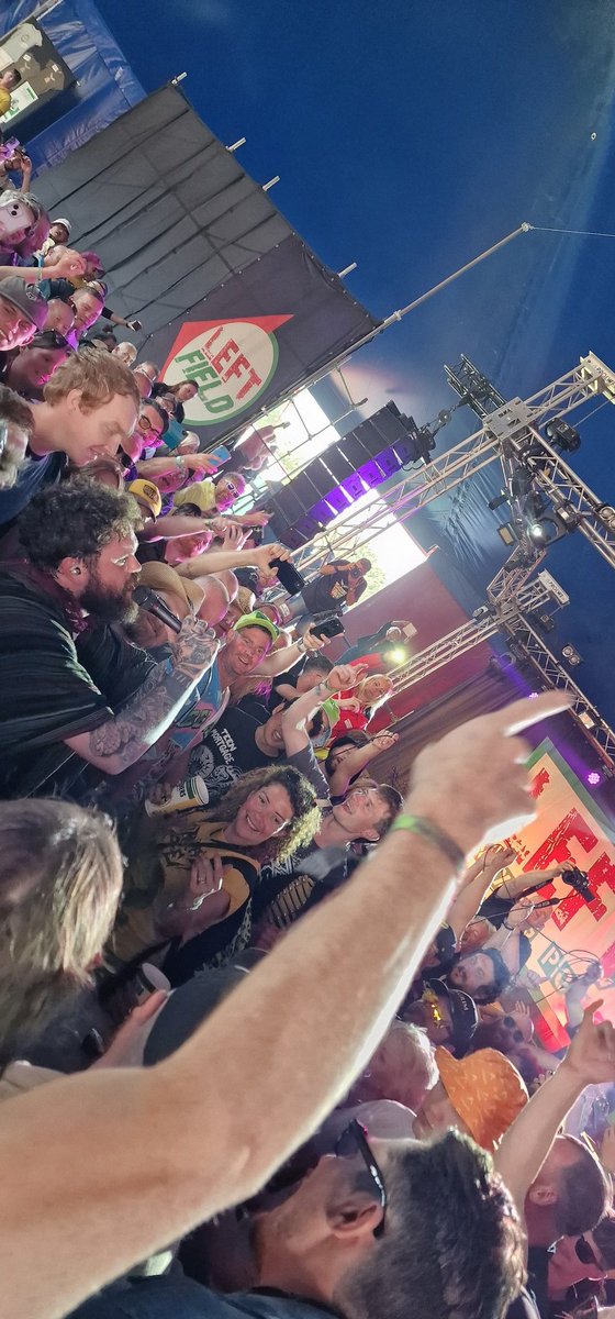 TheGlastoThingy's tweet photo. Scratch that.
@BIGSPECIAL_ set of the weekend so far.
#Glastonbury #ItsNotACompetition https://t.co/b12oqd5Xg5
