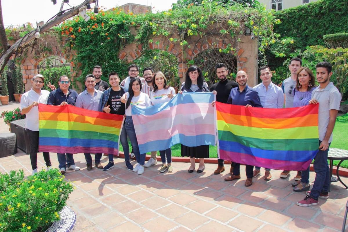 Hoy y siempre en este día del Orgullo LGBTTTIQ+ seamos congruentes y solidarios pero sobre todo respetuosos. Siempre he defendido los derechos de todas y todos, y hoy quiero reafirmar la importancia del respeto y la promoción de los derechos de la comunidad LGBTTTIQ+. Promover la