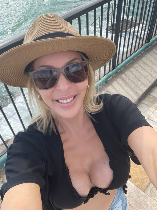 Happy Friday! XOXO 💋  #Friday #FridayMood #WeekendReady #onlyfans #onlyfanscreator  https://t.co/bh6hoRZJVT<a href="/tag/friday"class="tags">#Friday</a><a href="/tag/fridaymood"class="tags">#FridayMood</a><a href="/tag/weekendready"class="tags">#WeekendReady</a><a href="/tag/onlyfans"class="tags"><span>#onlyfans</span></a><a href="/tag/onlyfanscreator"class="tags"><span>#onlyfanscreator</span></a>