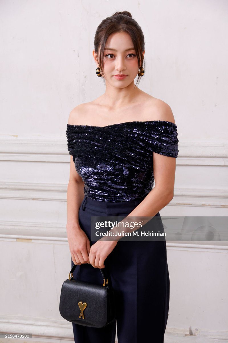 jihyosolocharts's tweet photo. according to Lefty #JIHYO is the #13 most visible influencer at the Paris Fasion Week 2024 with $2.04M EMV and 9,48% ENG 

 #지효 #ジヒョ #AmiSS25xJIHYO #AmiSS25 @JYPETWICE https://t.co/8ivt7R14mT