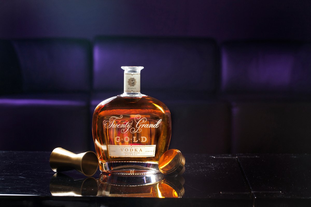 20GrandVodka's tweet photo. Putting on our best for the weekend 👔

Perfect straight, over the rocks, or in a cocktail, head to the link in our bio to start your 20 Grand adventure ✈️

#cognac #vodka #20grand #weekend #drinks #elegant #luxury https://t.co/qryS5nlj0N