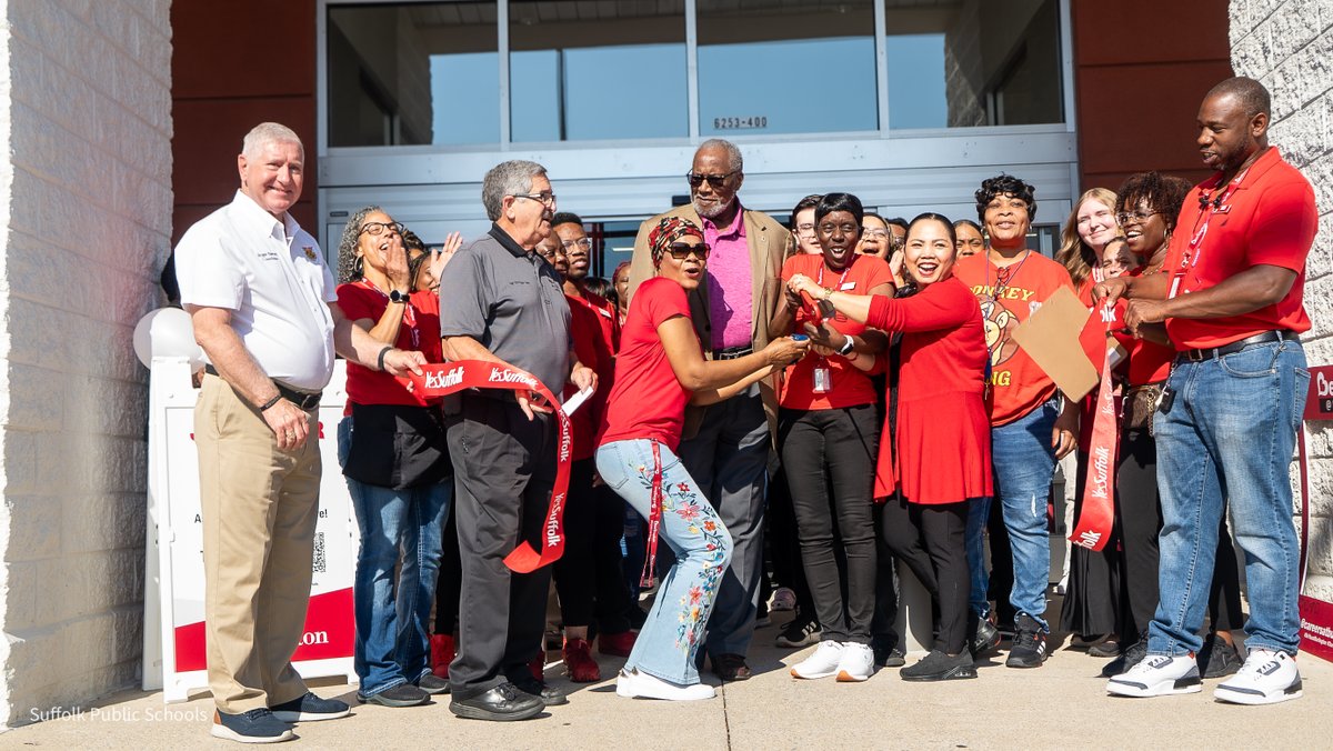 SufVAschools's tweet photo. Thanks to our new neighbors @Burlington for their $5K donation to Creekside Elementary School through @Adopt_classroom to help further our students’ education! #BurlingtonEmpowersStudents #SPSCreatesAchievers https://t.co/oabz4EZDZR