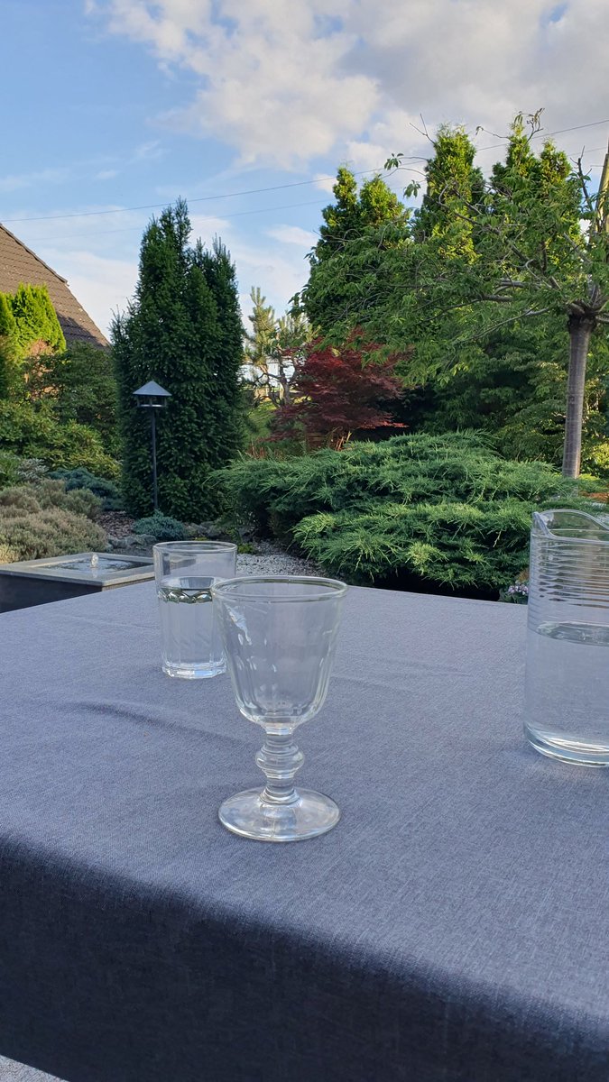 teslanatrix's tweet photo. Shit, my wine glass is already  empty 😉
Happy weekend, folks 🫶🏼 https://t.co/fpojE3sENL