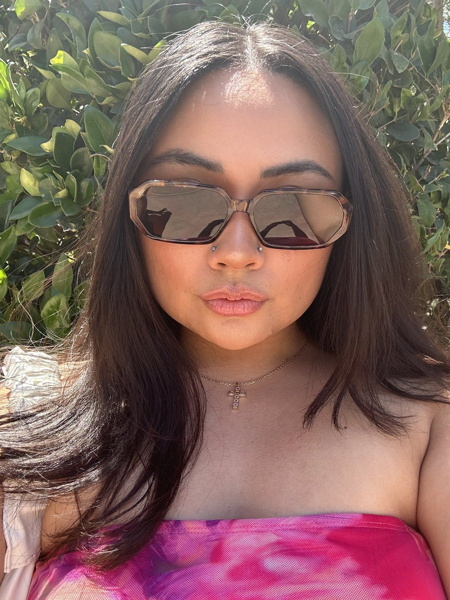 Ms_JerezR's tweet photo. SUNGLASSES SELFIE: Protect your eyes from the ☀️
#WeAreHaskett #HJHSUMMER24 https://t.co/07KLSXyCpo