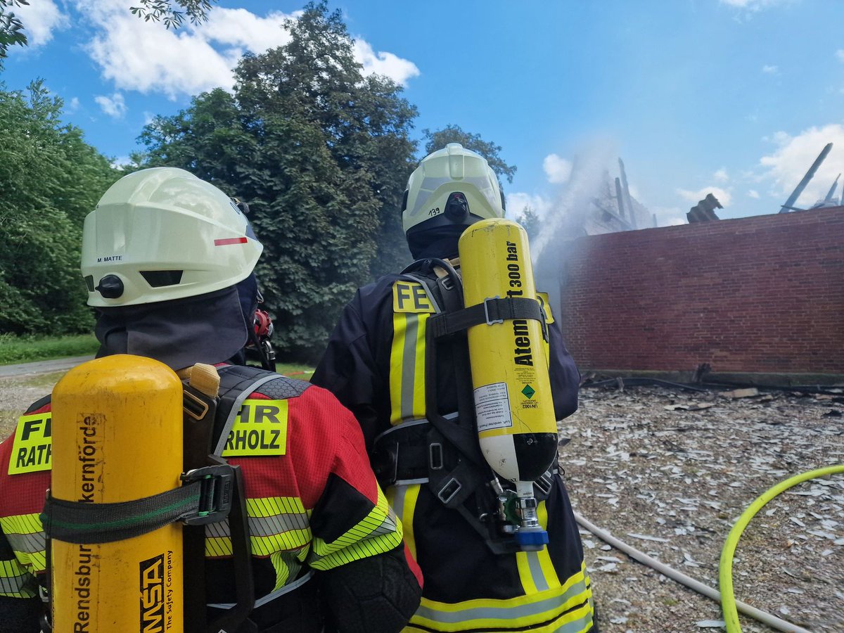FeuerwehrenOrg's tweet image. 2200 #Küken in abgebrannter #Scheune verendet
Bericht und Fotos auf schau.jetzt/8zoe9
Foto: Drohnenfoto der #Feuerwehr Gettorf, Daniel Passig Kreisfeuerwehrverband RD-ECK