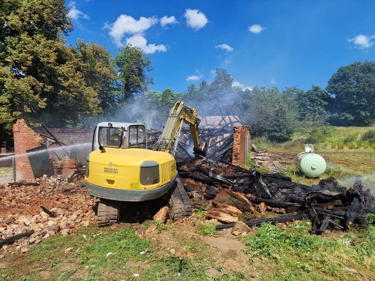 FeuerwehrenOrg's tweet image. 2200 #Küken in abgebrannter #Scheune verendet
Bericht und Fotos auf schau.jetzt/8zoe9
Foto: Drohnenfoto der #Feuerwehr Gettorf, Daniel Passig Kreisfeuerwehrverband RD-ECK