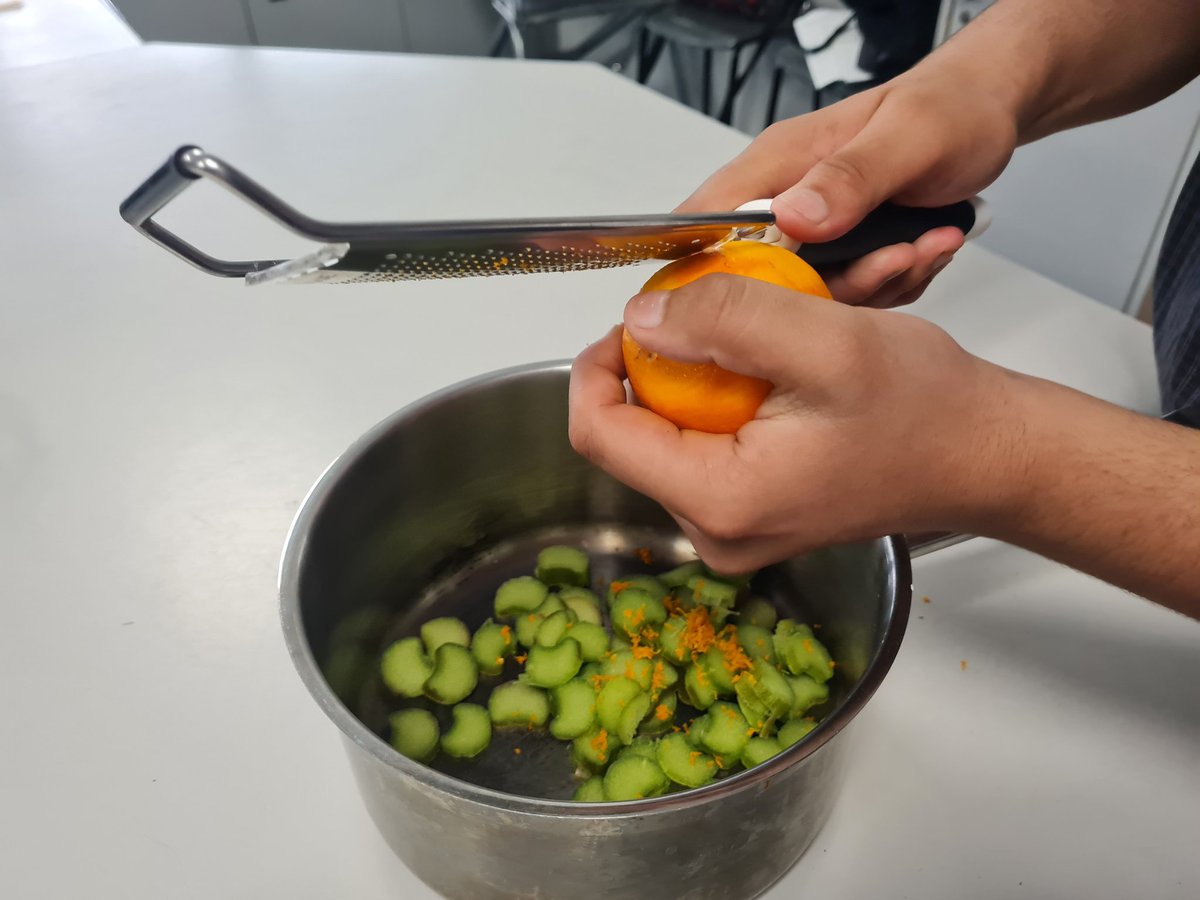 MrsJamesKitchen's tweet photo. Yr9 @Whitefield_NW2 #vegan coconut pamna cotta with #seasonal #rhubarb poached in fresh orange 
#newingredients
#newskills
#WeAREWhitefield
#FoodEdToday https://t.co/7kIEtB94eR