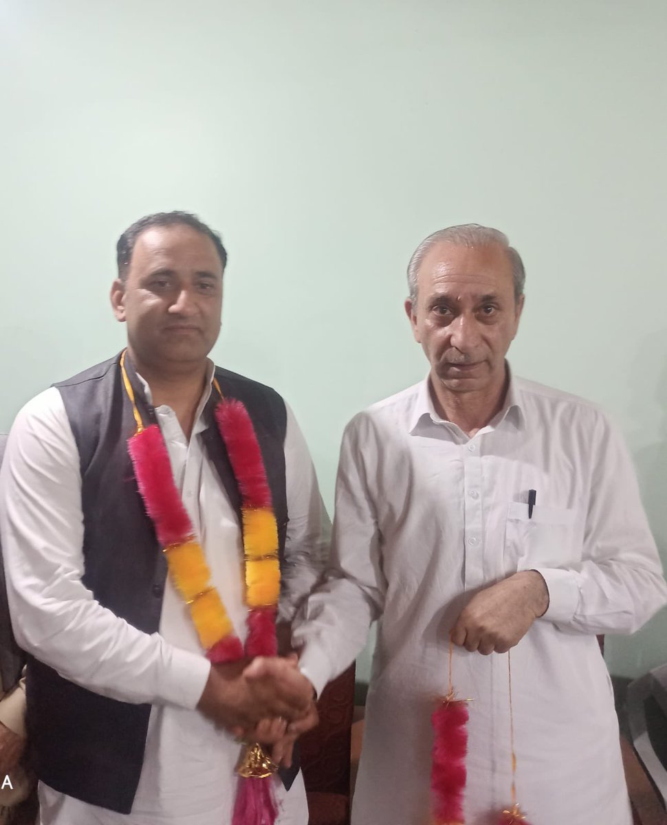 FaisalBhat_'s tweet photo. Many key political workers &amp; prominent  social activists from Hassipora  chadoora headed by sarpanch  Ab Qayoom Dar &amp; Ali Mohammad Raina joined @JKNC_ today in presence of C/I @AMDarJKNC . We wholeheartedly welcome them to the party fold @OmarAbdullah @nasirsogami https://t.co/UQOcflD2f2