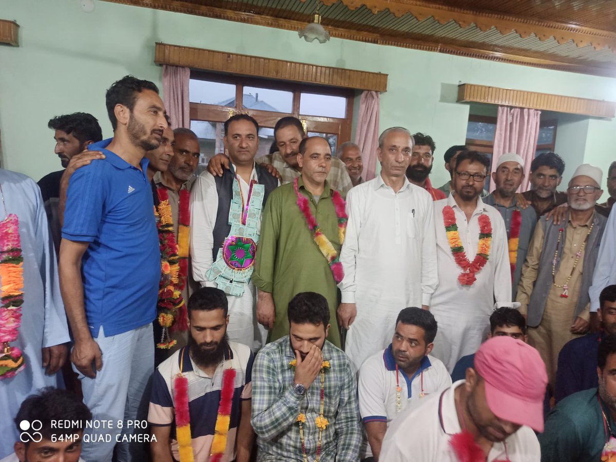 FaisalBhat_'s tweet photo. Many key political workers &amp; prominent  social activists from Hassipora  chadoora headed by sarpanch  Ab Qayoom Dar &amp; Ali Mohammad Raina joined @JKNC_ today in presence of C/I @AMDarJKNC . We wholeheartedly welcome them to the party fold @OmarAbdullah @nasirsogami https://t.co/UQOcflD2f2