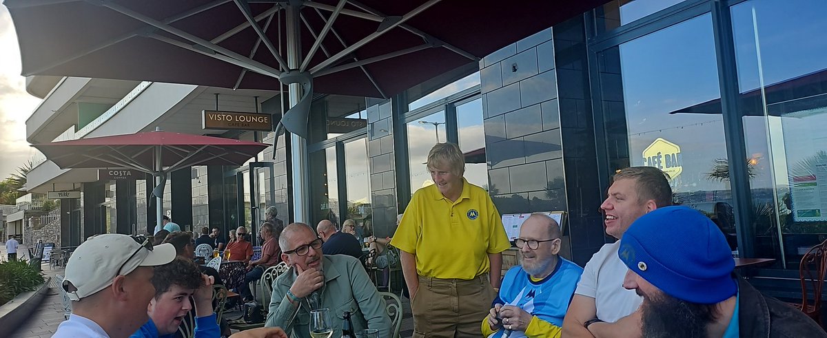 NixonJules's tweet photo. @BakersTweet @warnockofficial @HellsBellsy @TUFC1899 #TLAS in the building https://t.co/kLFr7mIkGf