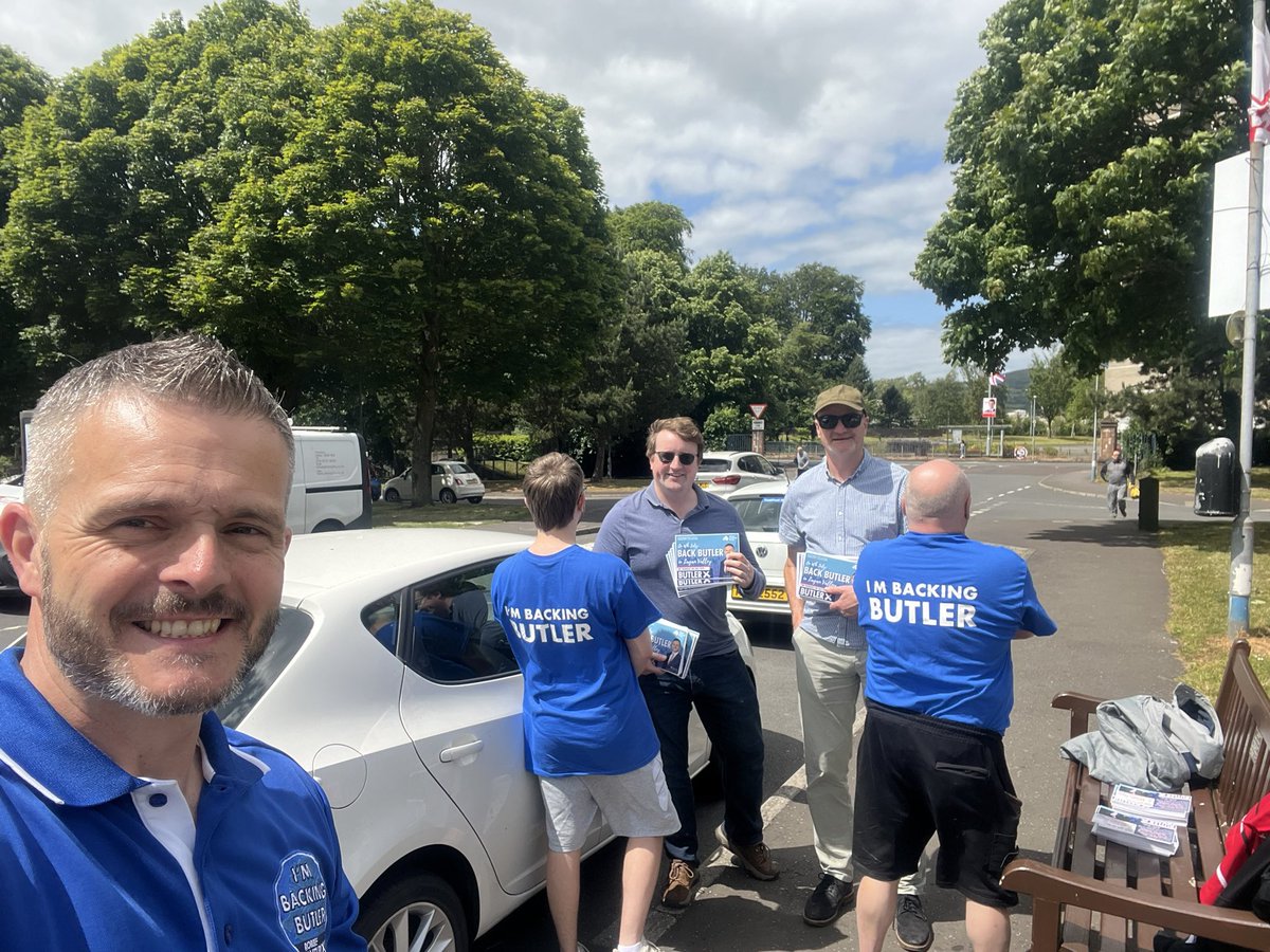 RobbieButlerMLA's tweet photo. A few sunny snaps from summery Seymour Hill today. 

#HopeNotFear #UnionOfPeople #BackButler #GE24 #LaganValley https://t.co/21dtSoevtm