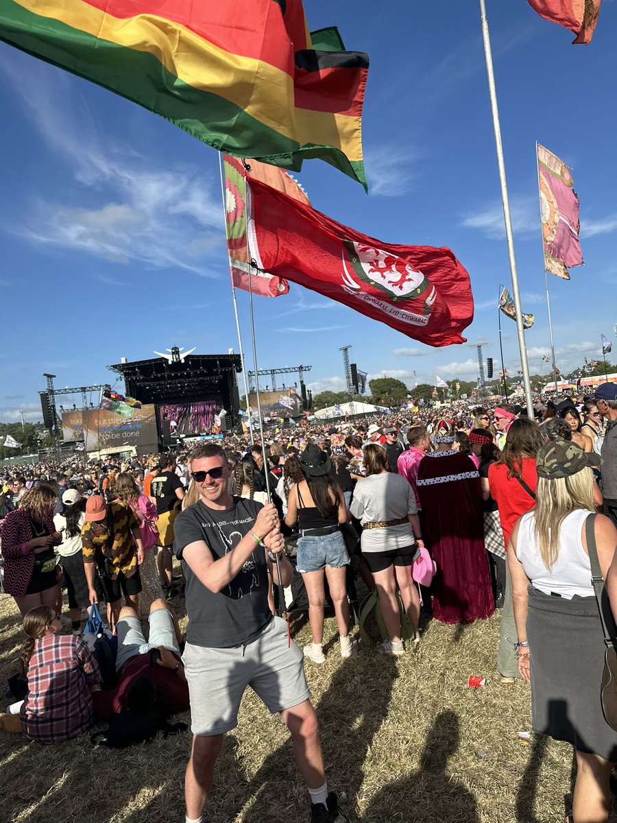 Flying the flag for Wales at Glasto 

#Glastonbury #cymru #wales