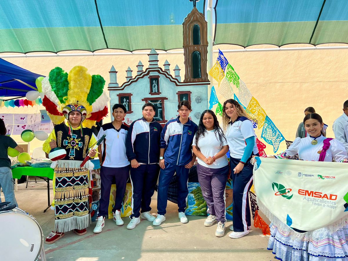 Los alumnos del CEMSaD Pabellón de Hidalgo presentaron el Proyecto Comunitario ⛪ "Hacienda de Pabellón de Hidalgo", donde desarrollaron el sentido de pertenencia, a través del arte, el servicio, la creatividad y el emprendimiento.

#SomosVenados
#ElGiganteDeMéxico
