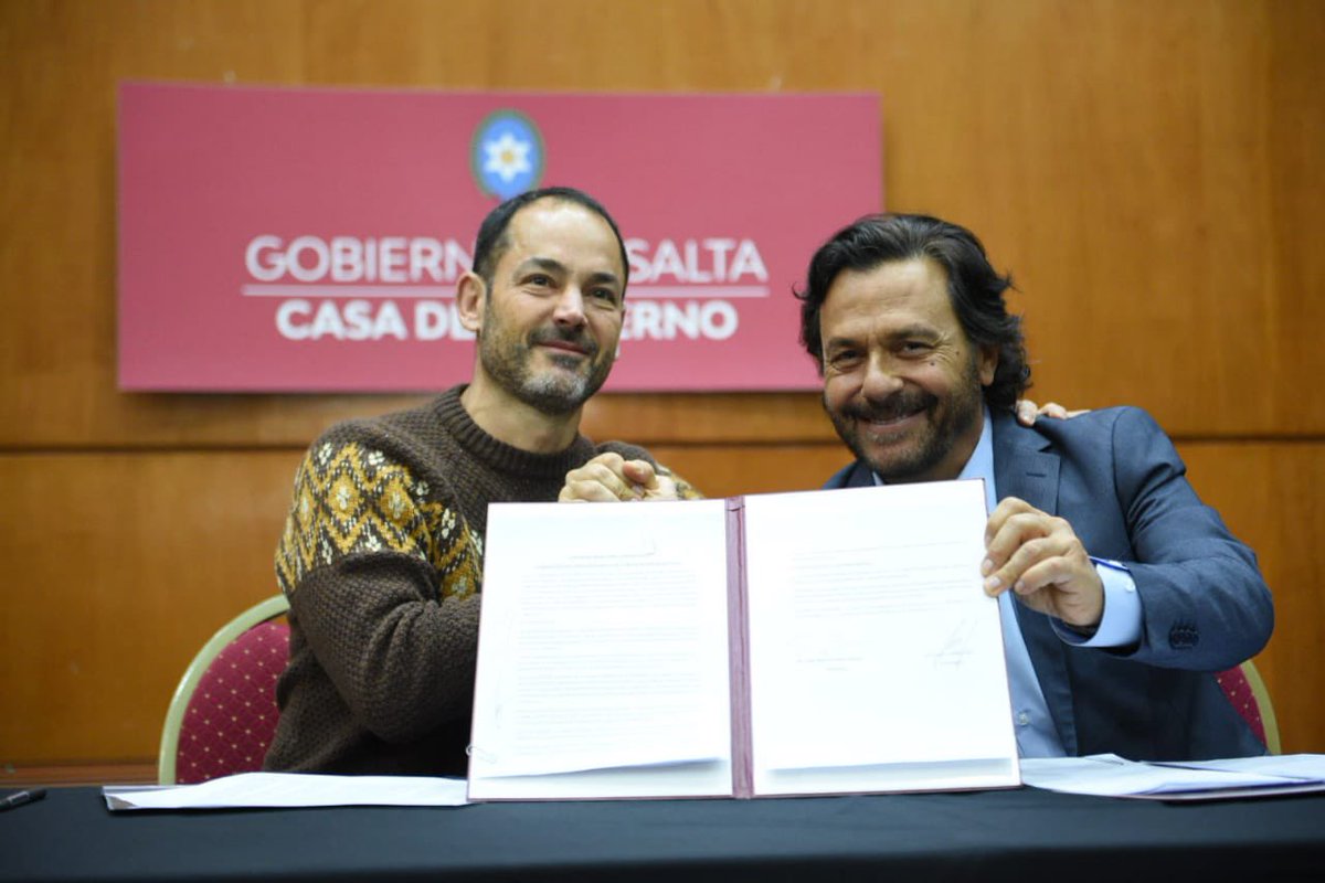 Con el intendente de la Ciudad, <a href="/jmedurand/">Emiliano Durand</a>, firmamos un convenio para el financiamiento de infraestructura urbana en distintos barrios 🙌🏻 (+)