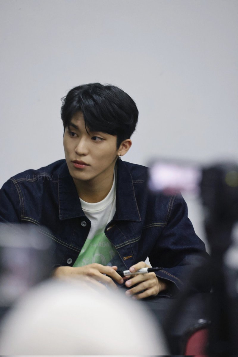 jexngwxx's tweet photo. in the midst of the crowd… i don’t see nobody but you #박정우 

cr. appjw04 https://t.co/UalF2Zx3g4
