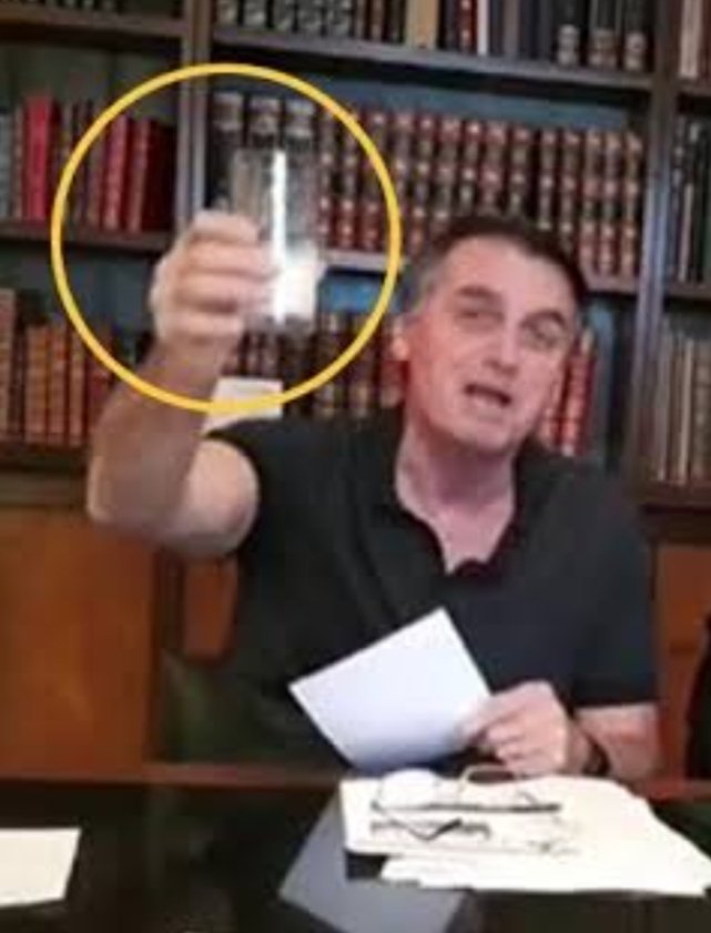 cesarcalejon1's tweet photo. Existe um movimento de ascensão nazifascista no mundo. A versão brasileira desse movimento é o bolsonarismo. Não se deixe enganar por esse papinho de "é só um copo de leite" ou "ele não teve essa intenção" etc. Esses covardes sabem MUITO BEM o que estão fazendo: apitam e correm.. https://t.co/hMEwDJDLLx