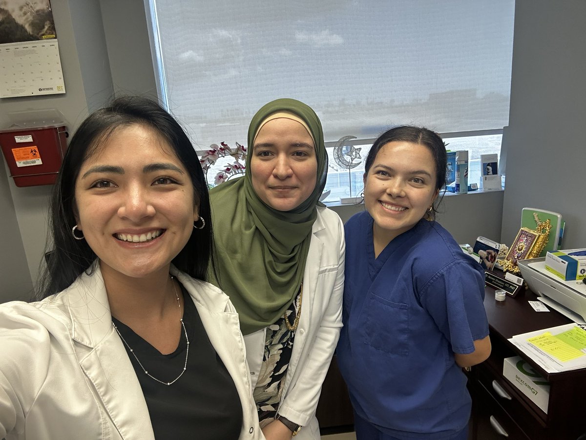 Last day in Endocrinology with Dr. Shaaban! So happy and thankful for the opportunity of learning more about this crazy world of hormones. 💊

#Observership #Endocrinology #Match2025 #InternalMedicine #MedTwitter