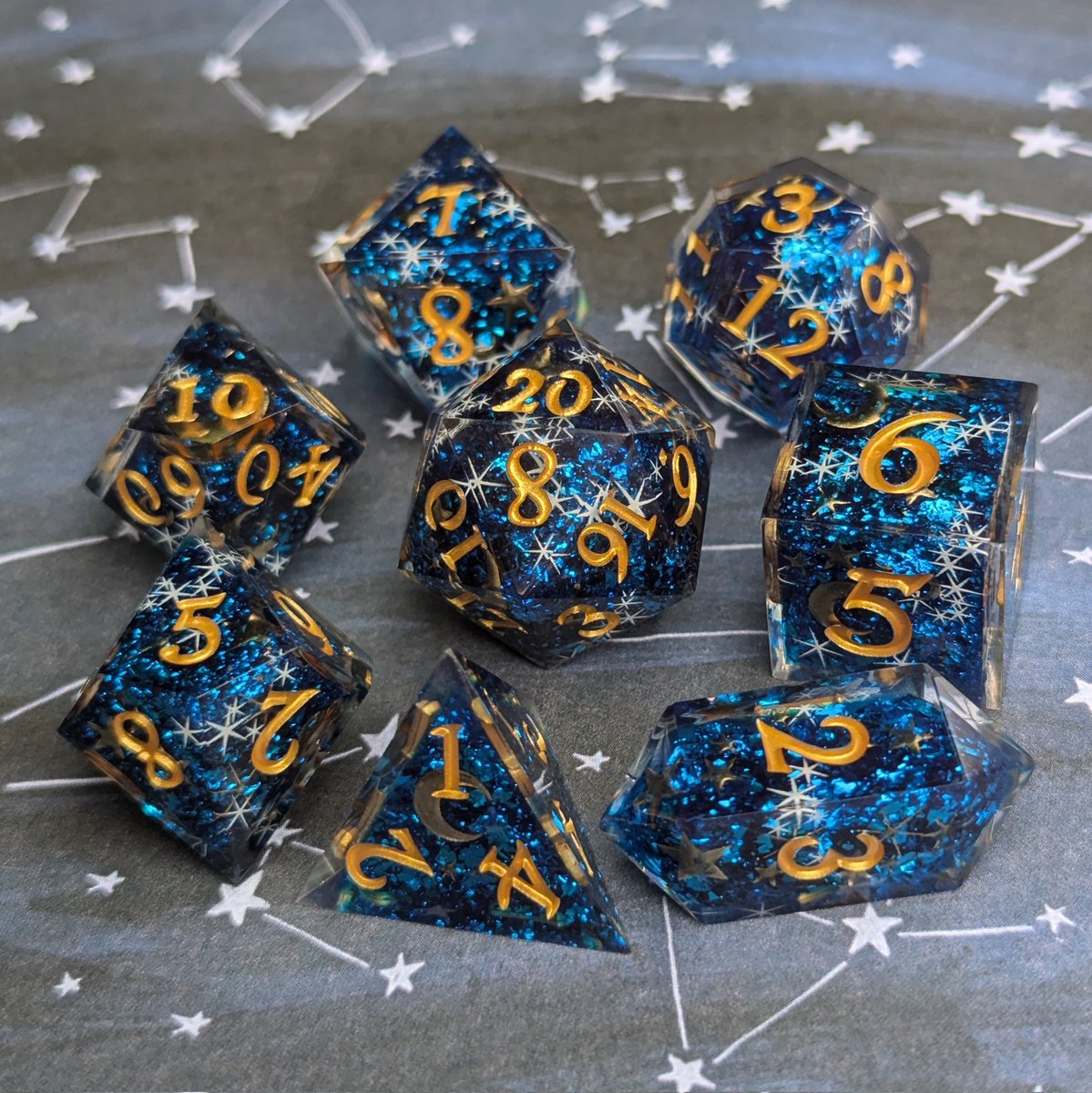 Celestial Dreams Dice Set ✨🌌✨

What does your character dream of when they look up at the stars? 

Now available - fennekandfinch.com/products/starl… 

#dice #dnd