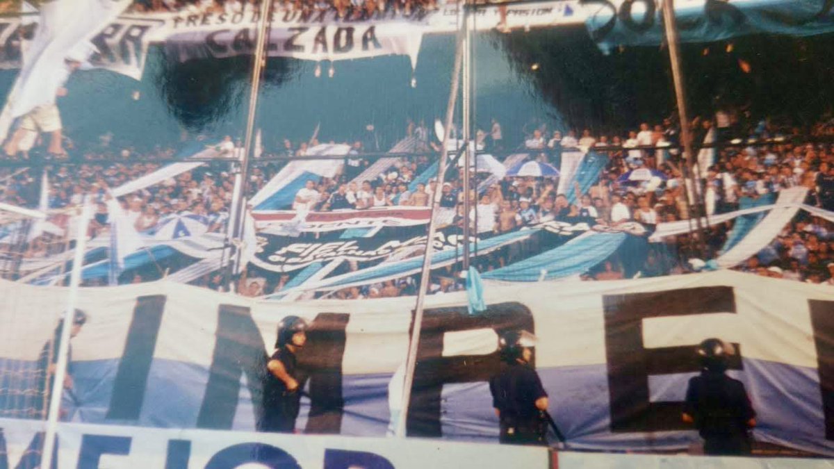 29/12/2001

La Guardia Imperial con banderas de River y Corinthians