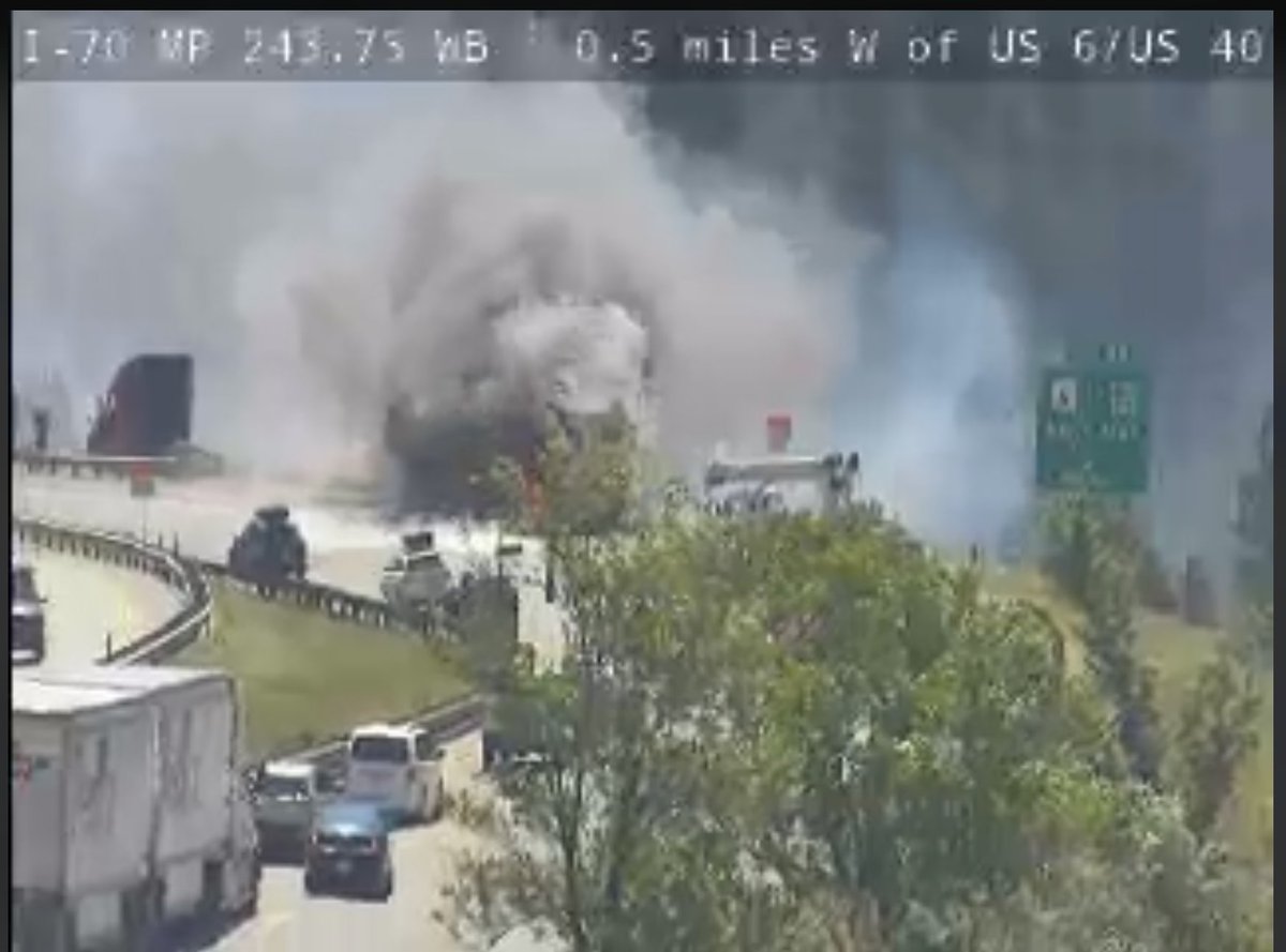 Island__Dee's tweet photo. @Denver7Traffic @DaleRatte The flames were crazy intense earlier...
#I70 #FrontRange #HighCountry #CoTx #DenverTraffic #FloydHill #WeekendTraffic https://t.co/vH7HzScirS