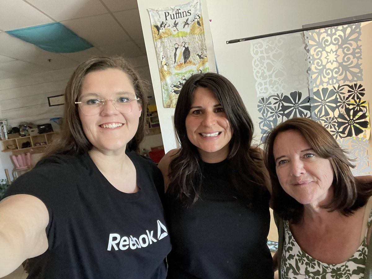 MsLindsayOCSB's tweet image. Once a Puffin, always a Puffin! Thanks for the amazing year staff and students of @GVanierOCSB 🖤🤍 #ocsbFamily