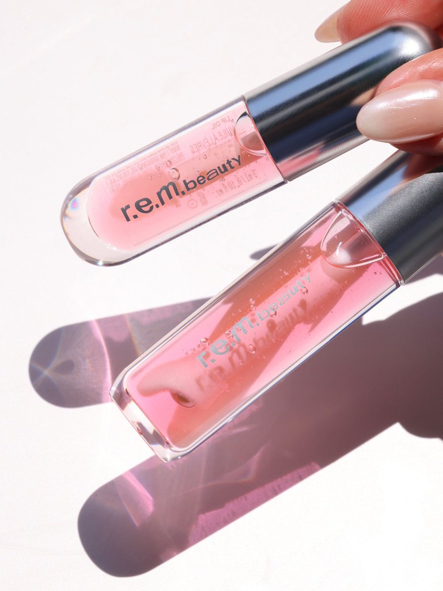 rembeauty's tweet image. make it mini ₊˚⊹♡ our bestselling #essentialdrip lip oil in “pickin’ petals” is now mini, perfect for your next getaway — big or small