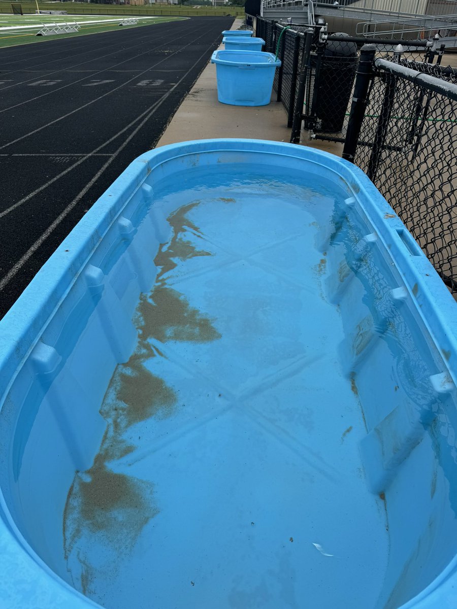 Coach_Hoff_67's tweet image. @IThawksfootball 
4,800 gallons filled
Endless cubic yards of sand prepped 
It’s time……
T-Minus 5 hours…
#HawksBUDS
#ClassVI

#wetNsandy