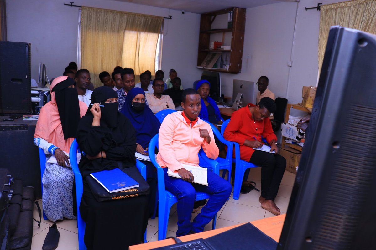 It was such a great pleasure facilitating a discussion that followed the screening of "What's Eating My Mind" for RLP EFA Level 5 students.

This powerful documentary by Noella Lukas explored the realities of bipolar disorder and the crucial role of community support.