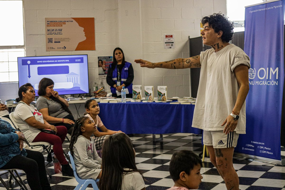 OIM_Mexico's tweet photo. 🎙 Hoy vivimos una gran jornada llena de poesía con un estilo único en Comunidad #AVES 🕊 Ciudad Juárez, al recibir el Slam Poetry en el marco de la #FELIF 2024. https://t.co/UeeiUPB0iS