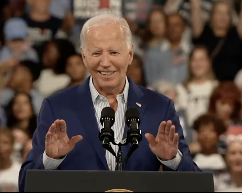 glavoie_intl's tweet photo. J'écoute le discours de #Biden en Caroline du Nord.
Il est énergique, vigoureux... méconnaissable !
C'est à se demander si c'est le même qui était au débat hier.
Un cas de #DrJekyll / #MrHyde ? (ou de #FightingJoe vs #SleepyJoe ?)
https://t.co/g3RWRJr1Vk
#polusa https://t.co/GXDczs5mk3