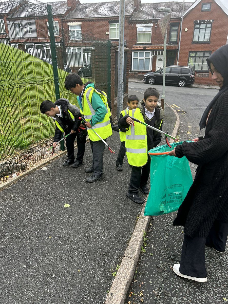 Our poster competition winners enjoyed litter picking around the community this morning look at our big smiley faces 😁 <a href="/OliveTreeBolton/">Olive Tree Primary</a> <a href="/boltoncouncil/">Bolton Council</a>