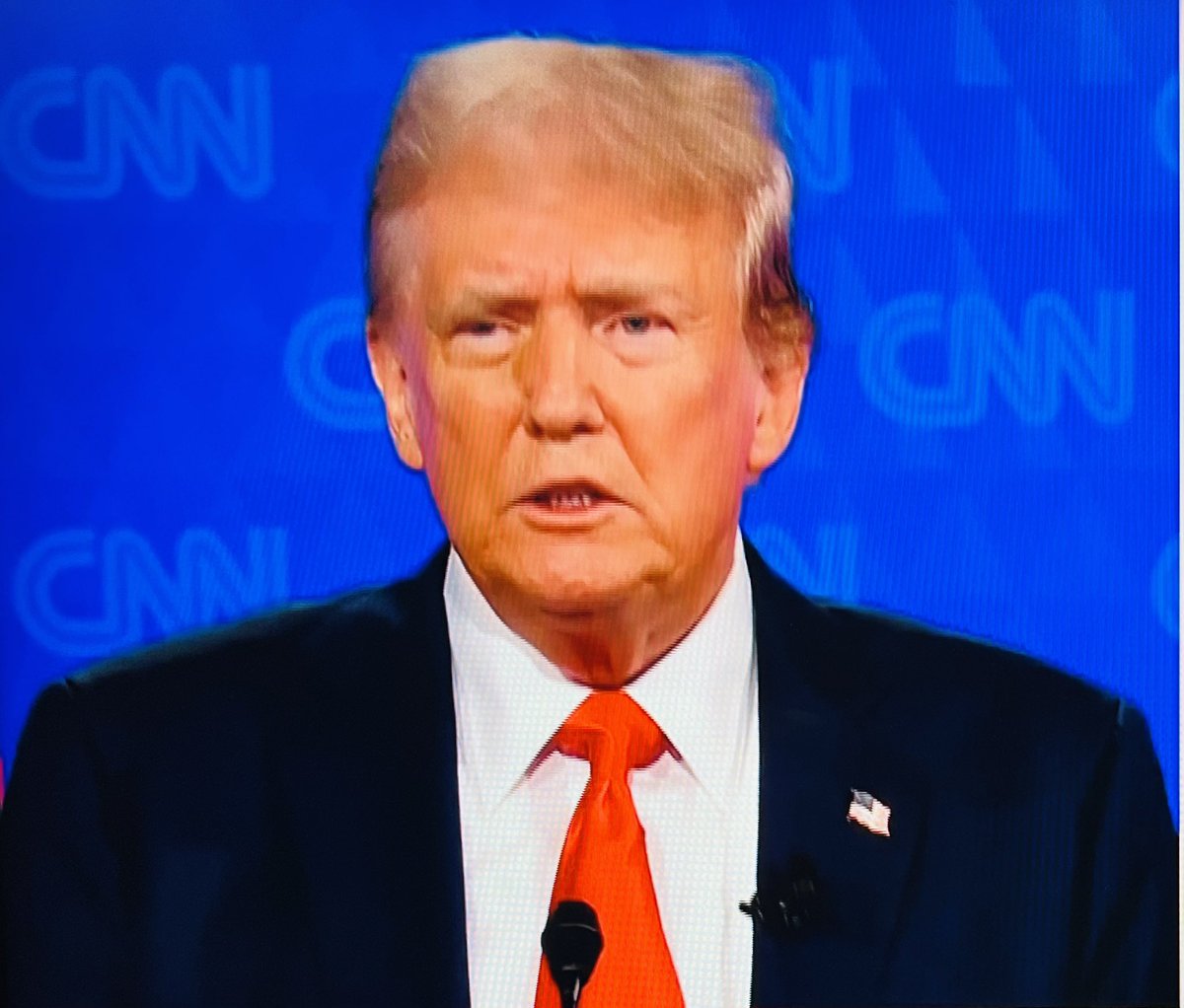 ReneSolorio's tweet photo. Trump arrasó en el debate, según el primer sondeo de la cadena CNN. https://t.co/6XrIAOdQLu
