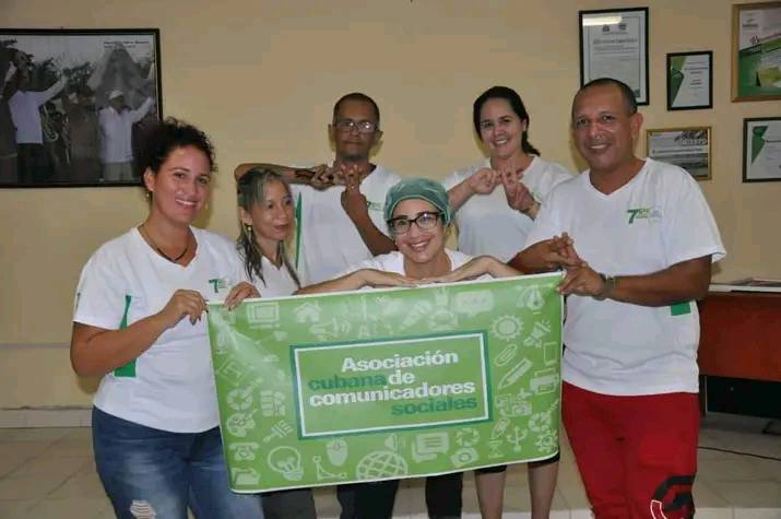 CNCTVGranma's tweet photo. Felicidades a la Asociación Cubana de Comunicadores Sociales Granma que hoy celebran su aniversario 32.
Desde la #UniversidadDGranma felicitamos a todos sus miembros y les deseamos éxitos en sus proyecciones.
@YudelkisOrtizB 
@YanetsyTerry 
@PartidoPCC https://t.co/LLuo5kYzEc