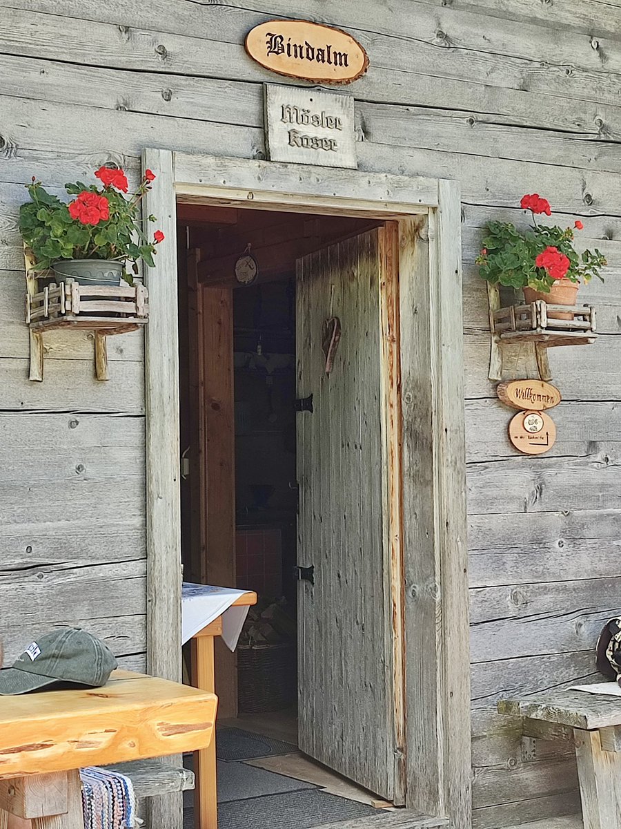 HildeStroobant's tweet photo. 🥾👣😎 … 29.290 stappen! 
#Bindalm #Litzlalm 🇦🇹 https://t.co/HHd2VJWTqk