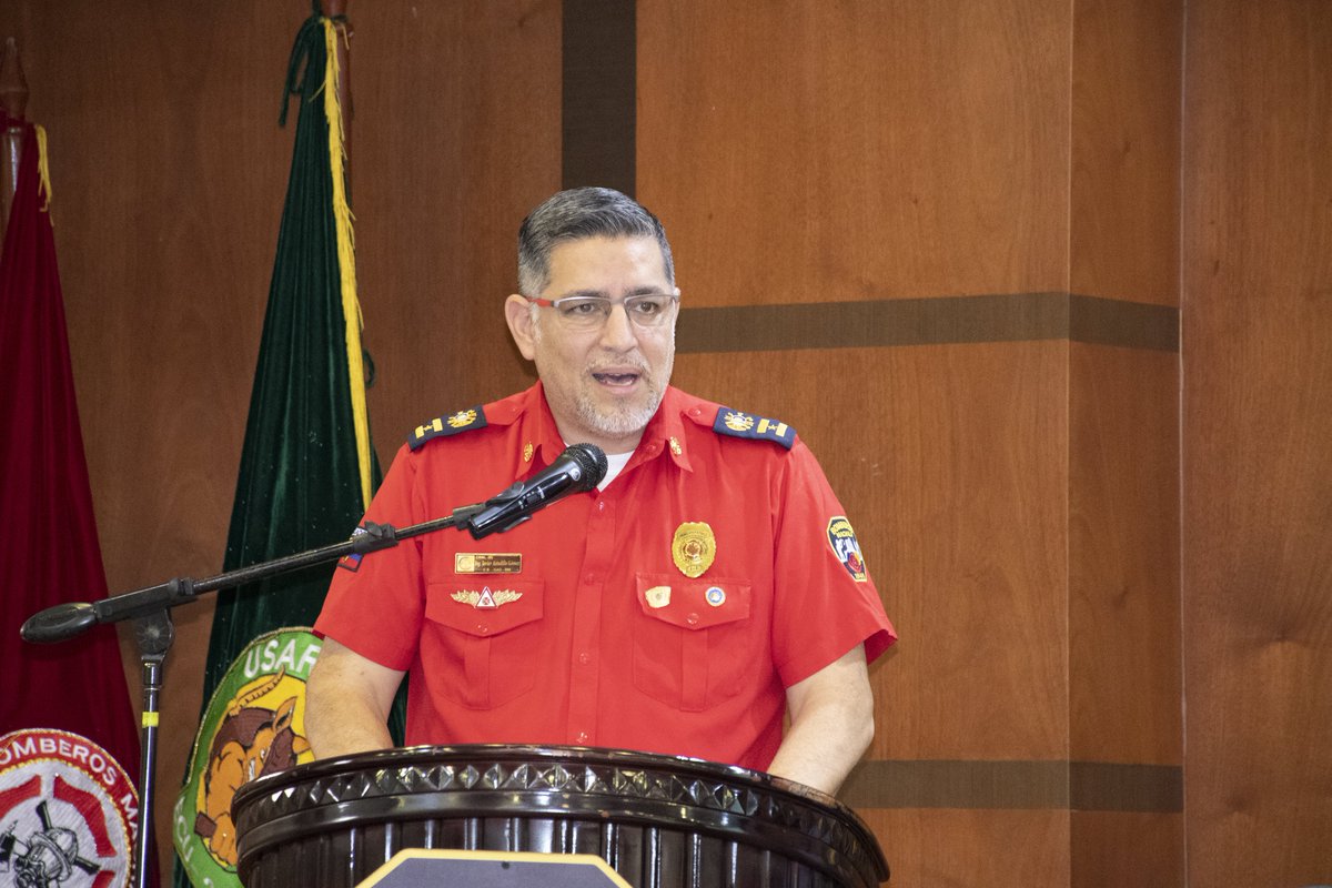 GoberElOro's tweet photo. En representación del Gdor. @jimmyblacio_ec, el intendente Borys Carrión participó de la conformación de la 1era. Mancomunidad de Cuerpos de Bomberos Zona 7, para fortalecer la cooperación y coordinación en la respuesta ante emergencias en #ElOro, #Loja y #ZamoraChinchipe. https://t.co/VxzgfdlqIV