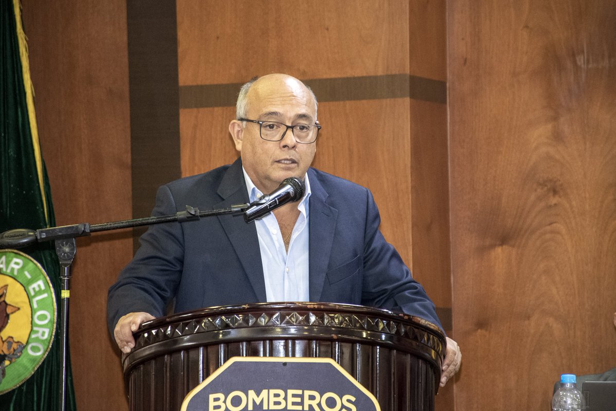 GoberElOro's tweet photo. En representación del Gdor. @jimmyblacio_ec, el intendente Borys Carrión participó de la conformación de la 1era. Mancomunidad de Cuerpos de Bomberos Zona 7, para fortalecer la cooperación y coordinación en la respuesta ante emergencias en #ElOro, #Loja y #ZamoraChinchipe. https://t.co/VxzgfdlqIV