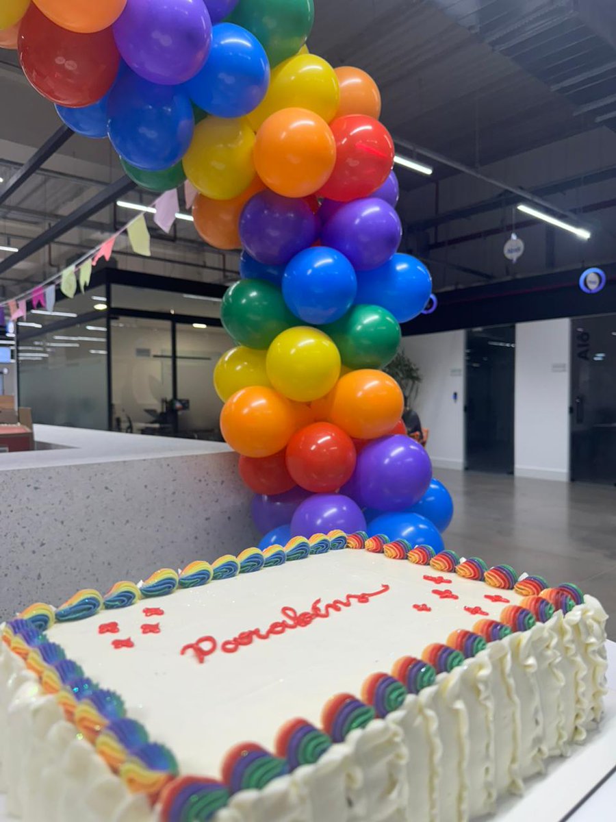 atos_br's tweet photo. Ontem foi dia de #CelebrAtos!  
 
Reunimos o #TimeAtos para celebrar mais um ciclo dos nossos aniversariantes do mês, um evento que já se tornou tradição por aqui.  
 
Confraternizar, cantar “parabéns” e comer um bom bolo, reforça o nosso momento de integração #PowerOfWe. https://t.co/krLQ5ojutP