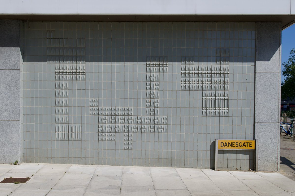 joncarrigan's tweet photo. Glorious tiled facades @northamptontc @StevenageBC @HarlowTCM https://t.co/YXG9weoTsq