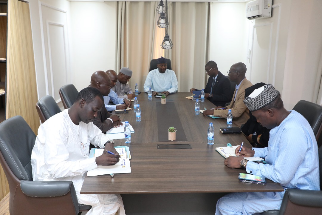 anie_tchad's tweet photo. Rencontre de Travail entre ANIE et ONAPE
Le Directeur Général de l'ANIE, M. Khassim LOL MAHAMAT CHOUA, a accueilli le Directeur de l'ONAPE Nassouradine ABAKAR KESSOU et ses collaborateurs pour une séance de travail.

 💼🤝#ANIE #ONAPE #Collaboration #Investissement #Emploi #Tchad https://t.co/SWxpe7oqOW