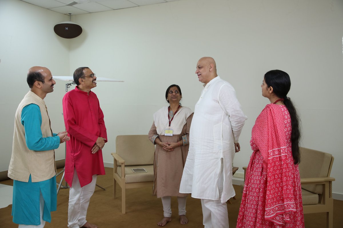 SanatanPrabhat's tweet photo. Coming soon : An awesome talk with @captain_praveen ji of @prachyam7 in our studio.

The outstanding mettle of #PrachyamTV and the inevitability of Hindu resurgence, among other vital topics, were discussed in the podcast.

Some special moments of the show.

@NileshOak @VikramSanatanP