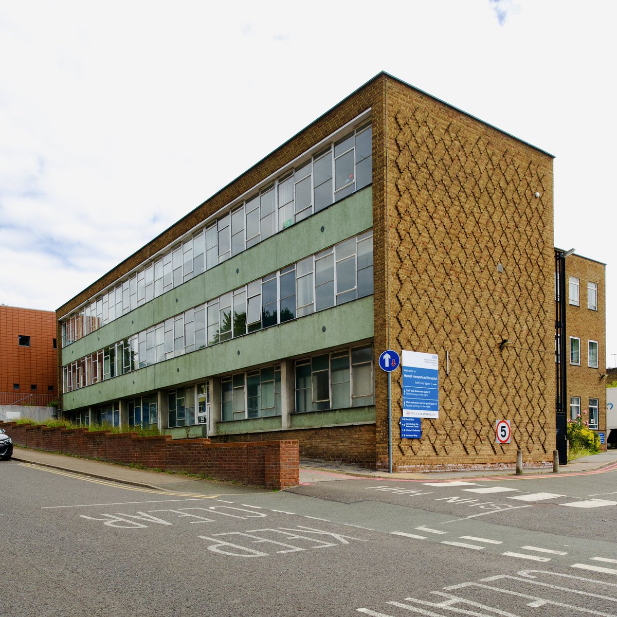 joncarrigan's tweet photo. And some iconic post-war architecture @ChelmsCouncil @HarlowTCM @HemelHempsteadT https://t.co/SymjODA3HK