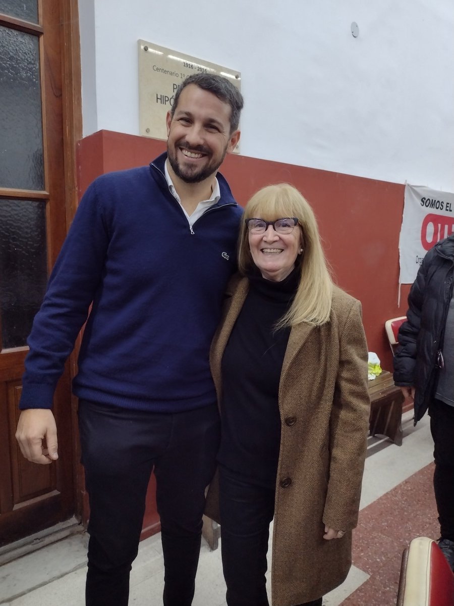 TuminiSM's tweet photo. Felicitaciones  @Nachorimini  Nuevo Presidente de la Mesa de conducción del Comité UCR Rosario, al Vicepresidente @mlgucr64  y a todos los integrantes que los acompañan en esta nueva gestión. Éxitos y Adelante radicales!🇵🇱 https://t.co/lFtnT3WviW