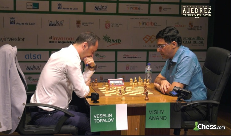 chesscom_in's tweet photo. 🚨BREAKING: 🇮🇳 Indian legend @vishy64theking wins the third game in his match vs. Veselin Topalov! #LeonMasters a https://t.co/NkoxyGhe7K