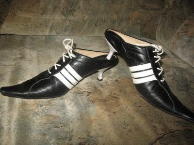 GopnikTon's tweet photo. Most women put on their dancing shoes...

$GOPNIK women put on their squatting shoes. 👠 https://t.co/9h0yWaXCcb