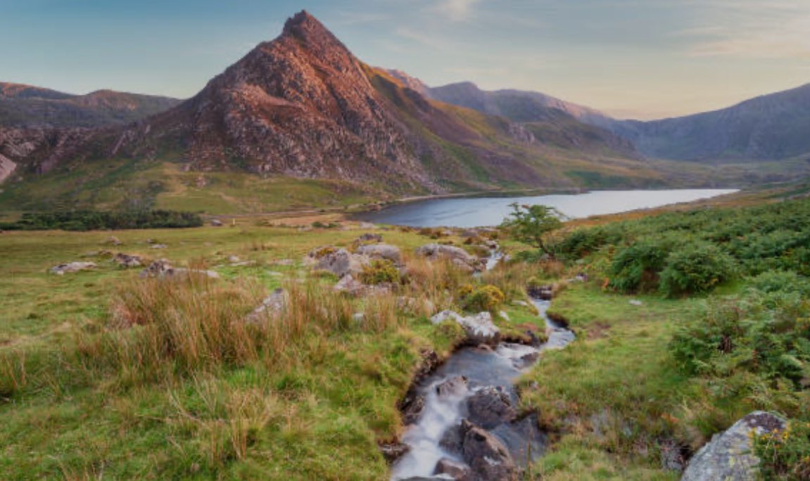 Snowdonia, with its rugged mountains, serene lakes, and ancient castles, offers magical tourism experiences steeped in Welsh mythology and legends. Visitors can explore enchanting sites like Mount Snowdon and Fairy Glen, where tales of dragons and fairies add a mystical charm.
