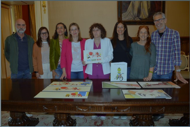 KalandrakaI's tweet photo. L’autrice e illustratrice catalana Maria Girón ha vinto il XVII Premio Internazionale Compostela per Albi Illustrati con il lavoro intitolato«Bim, bam, bum». L'italiano Tobias Giacobazzi è stato scelto finalista con il progetto  «Voglio andare senza rotelle». https://t.co/80AhctGQde