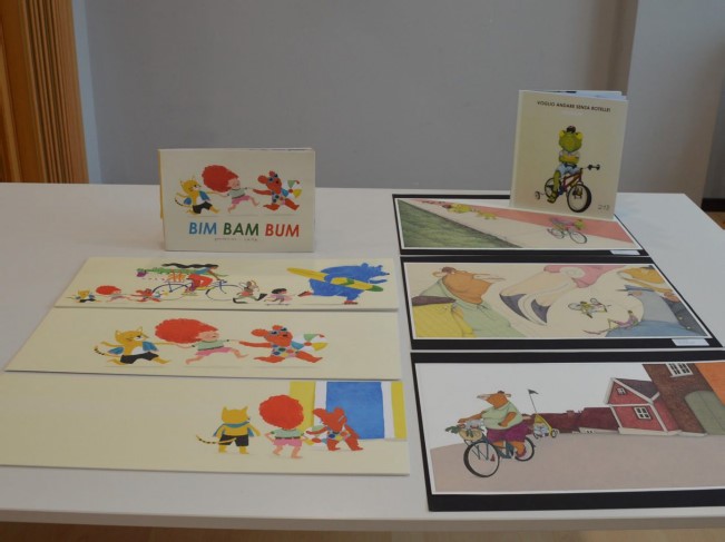 KalandrakaI's tweet photo. L’autrice e illustratrice catalana Maria Girón ha vinto il XVII Premio Internazionale Compostela per Albi Illustrati con il lavoro intitolato«Bim, bam, bum». L'italiano Tobias Giacobazzi è stato scelto finalista con il progetto  «Voglio andare senza rotelle». https://t.co/80AhctGQde
