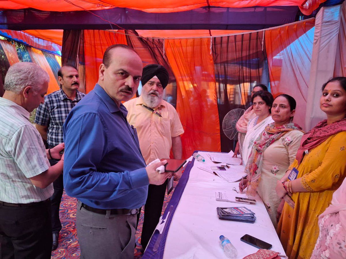 dhs_jammu's tweet photo. DHS Dr.Rakesh Magotra along with DD Dentistry, CMO Jmmu, CoS, had a whirlwind tour of SANJY medical centers at Railway station Jmmu, Panchayat Ghar, Saraswati dham,Mahajan hall to assess preparedness.
@OfficeOfLGJandK @SyedAbidShah @DrRakesh183 https://t.co/baCrswP6F6