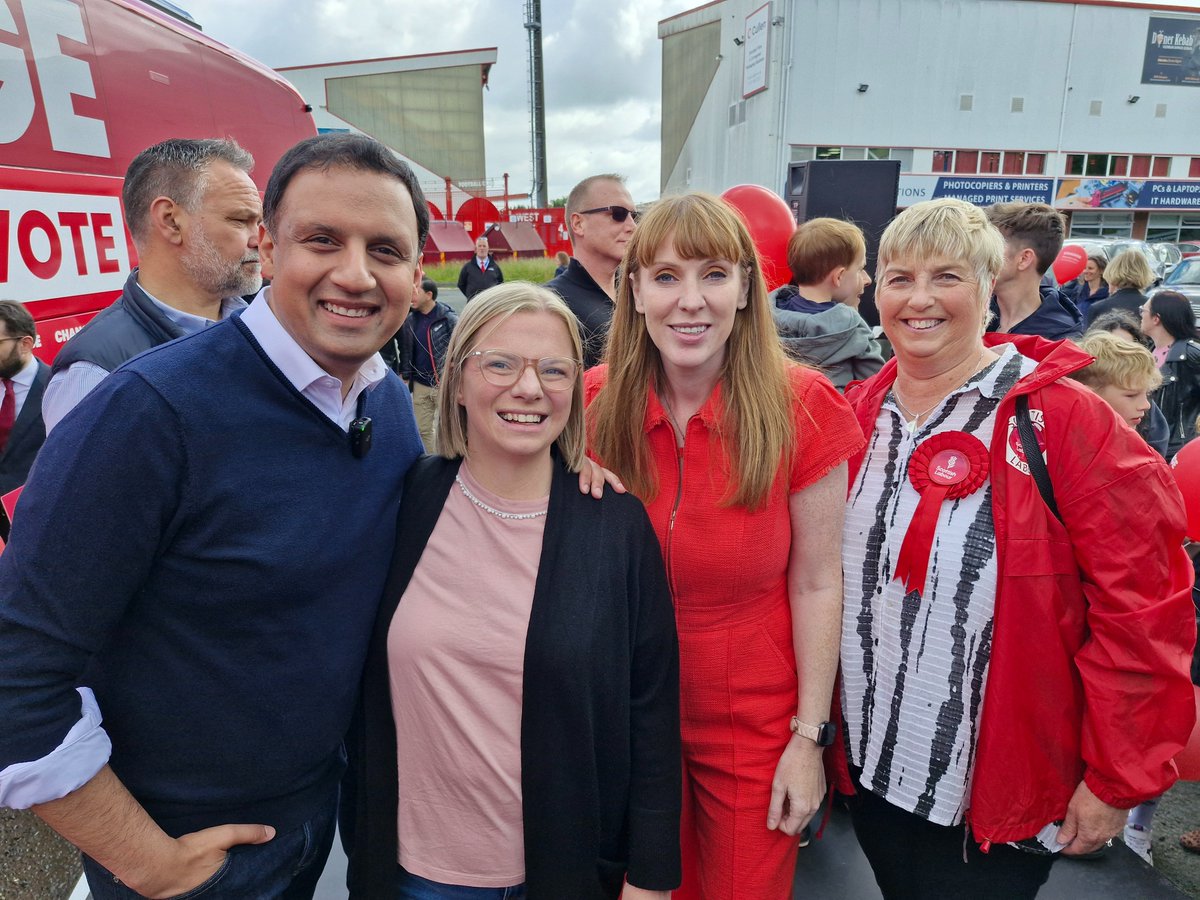 Great to see <a href="/AngelaRayner/">Angela Rayner</a> and <a href="/AnasSarwar/">Anas Sarwar</a> in Hamilton today talking about Labour's plans for a New Deal for Working people. 

6 days to go and a <a href="/UKLabour/">The Labour Party</a> Government on the horizon 🌹🌹🗳🗳❤️❤️
